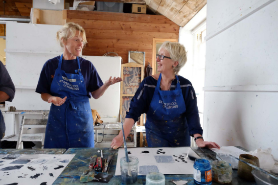 student and tutor in an art course during the porthmeor programme