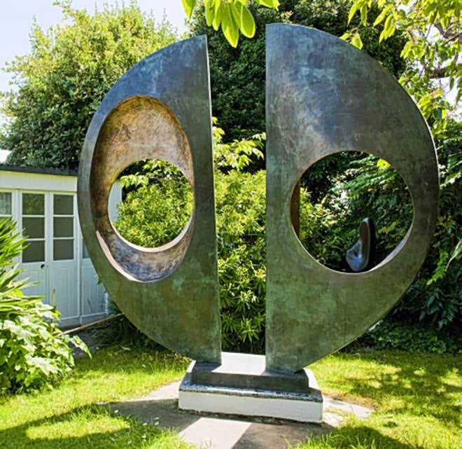 Barbara Hepworth Sculpture